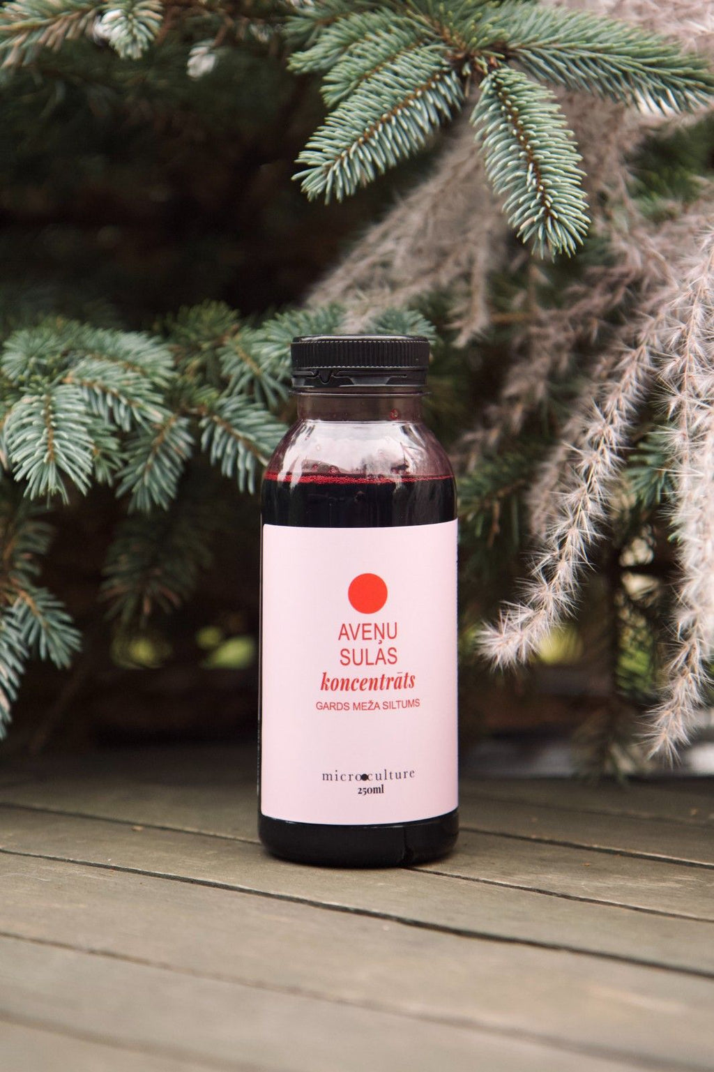 Šķūnis Cafe iespējams nopirkt aveņu sullas koncentrātu