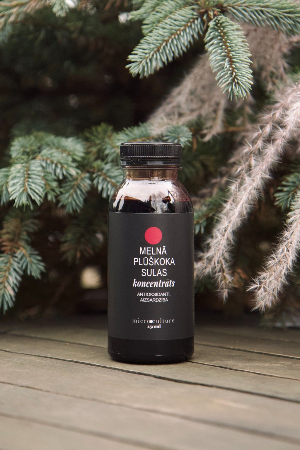 Melnā plūškoka sulas koncentrāts pieejams iegādei